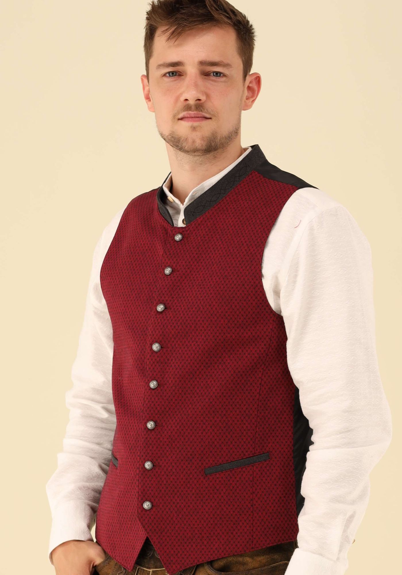 Gipfelstürmer Trachtenweste Slim Fit Zurevi
