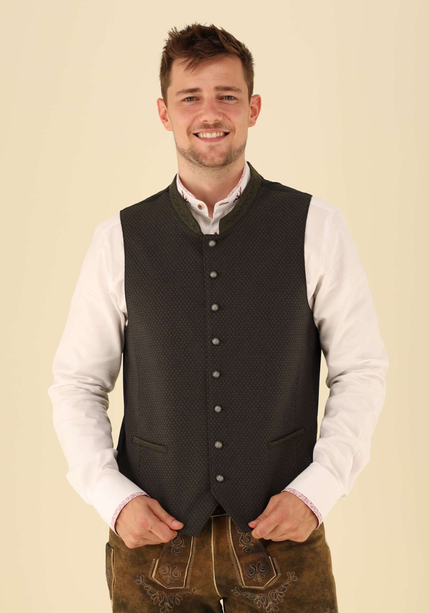 Gipfelstürmer Trachtenweste Slim Fit Zurevi