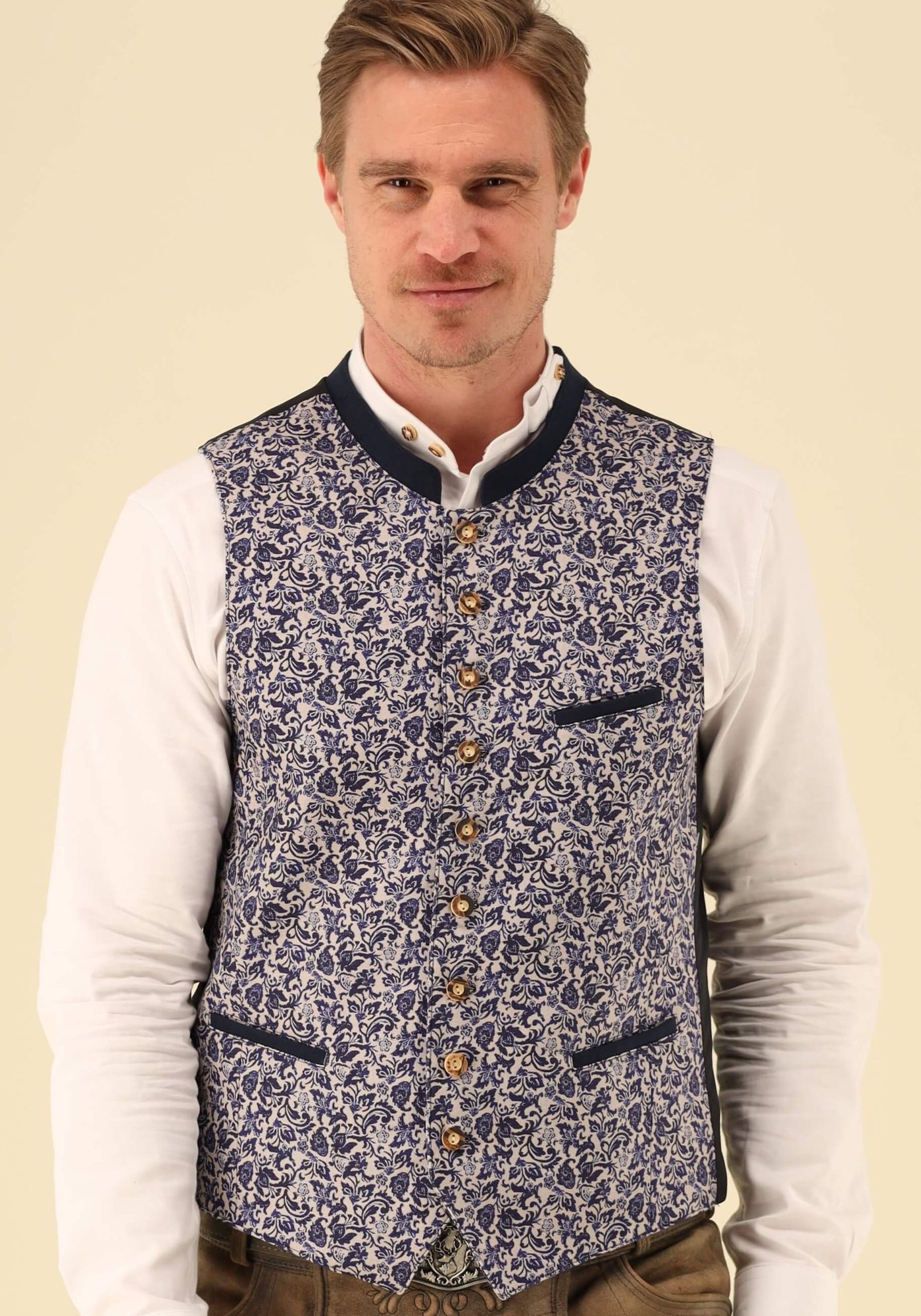 Gipfelstürmer Trachtenweste Slim Fit Guwipi