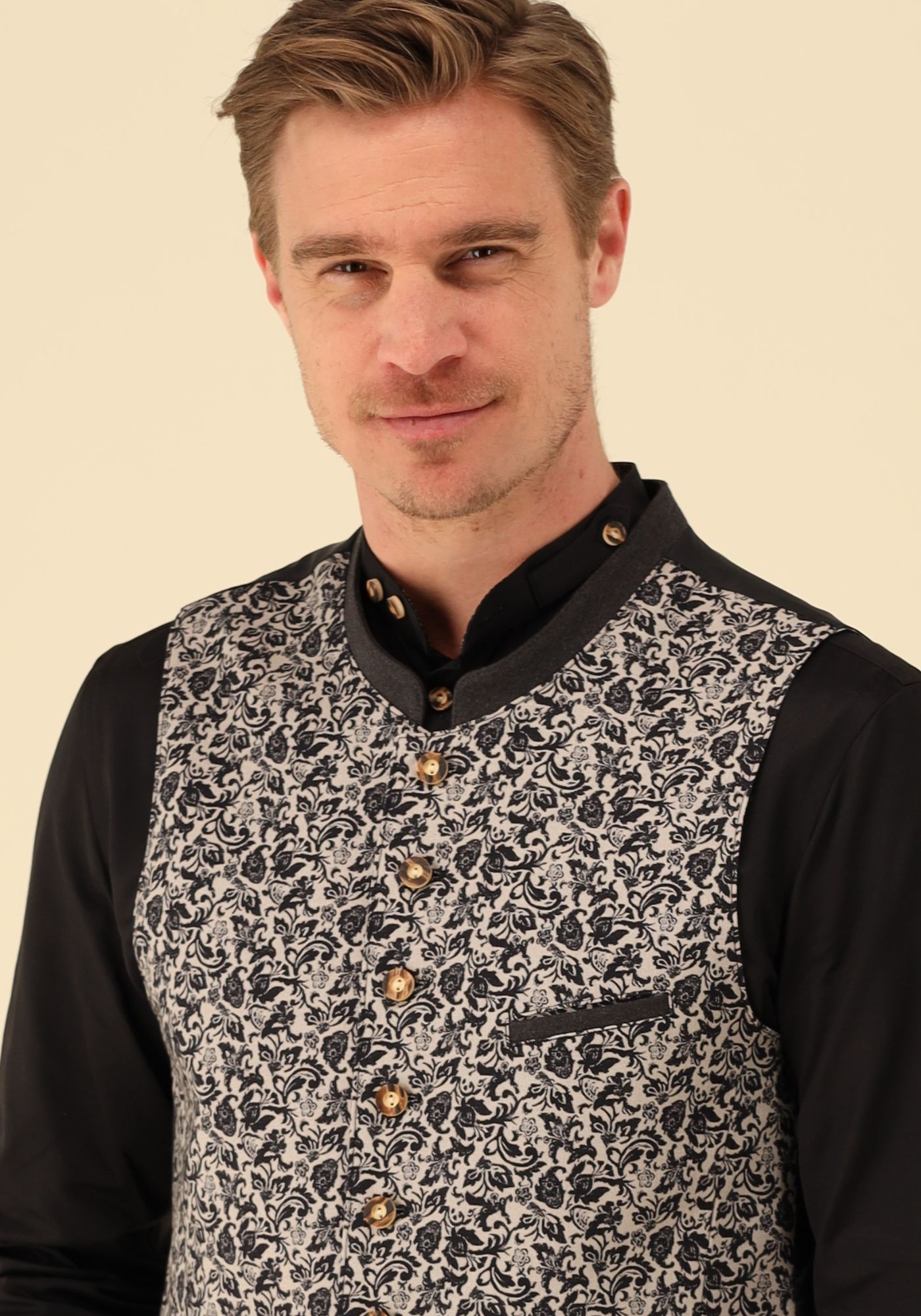 Gipfelstürmer Trachtenweste Slim Fit Guwipi