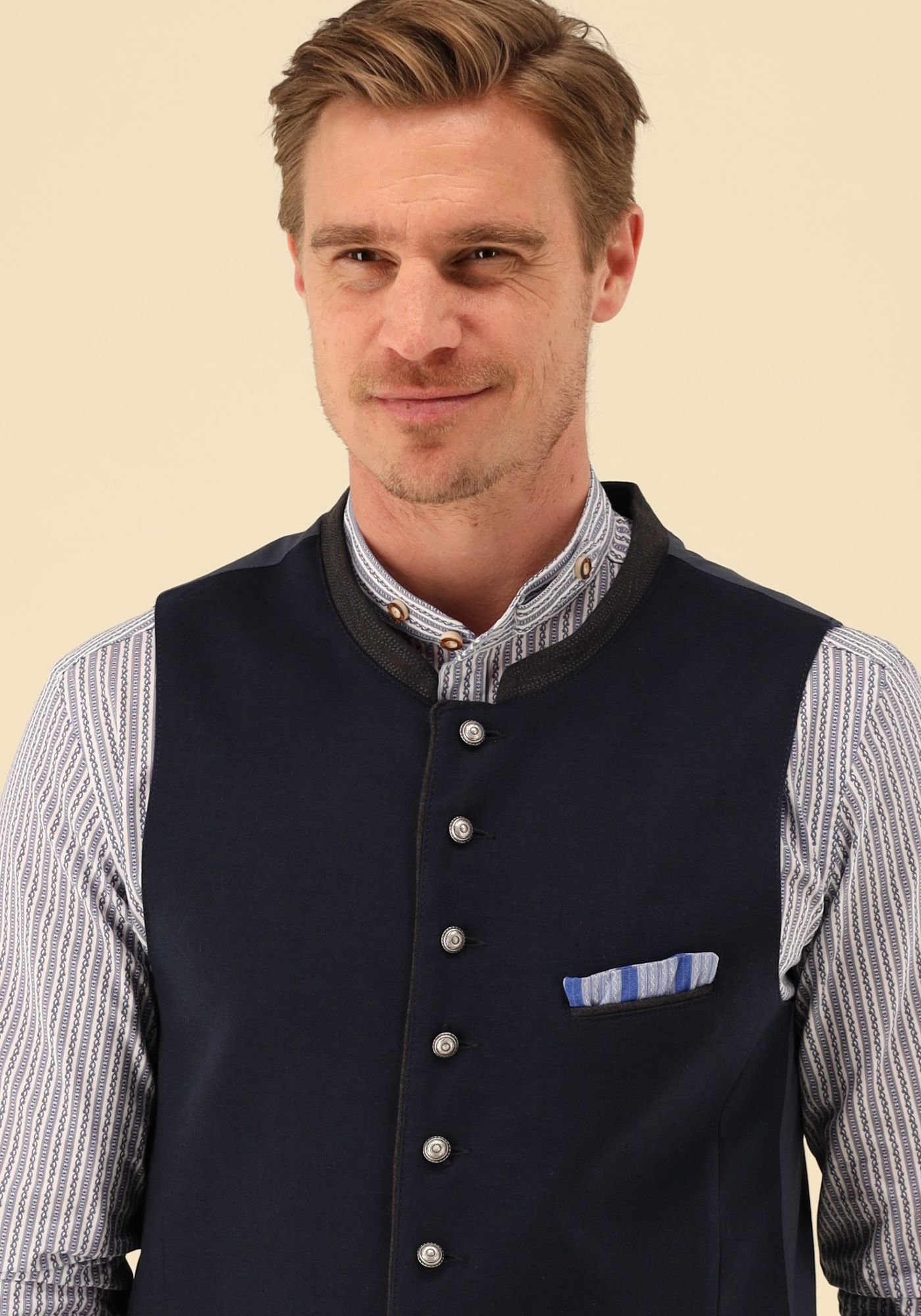 Gipfelstürmer Trachtenweste Slim Fit Nuvira