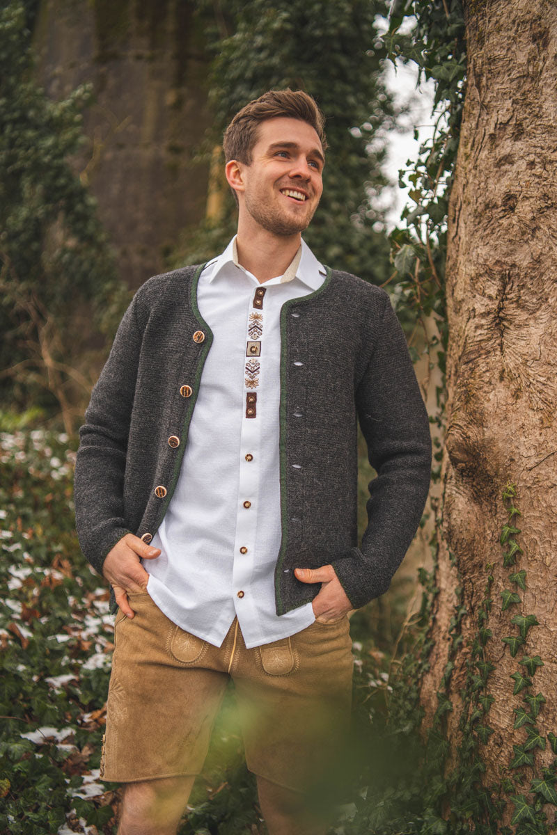 OS Trachten Strickjacke mit Rundhalsausschnitt Xaluna