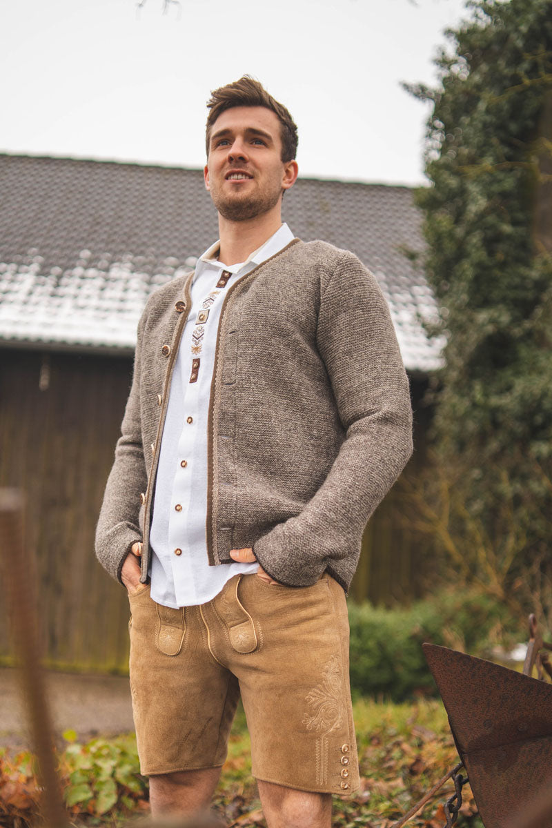OS Trachten Strickjacke mit Rundhalsausschnitt Xaluna