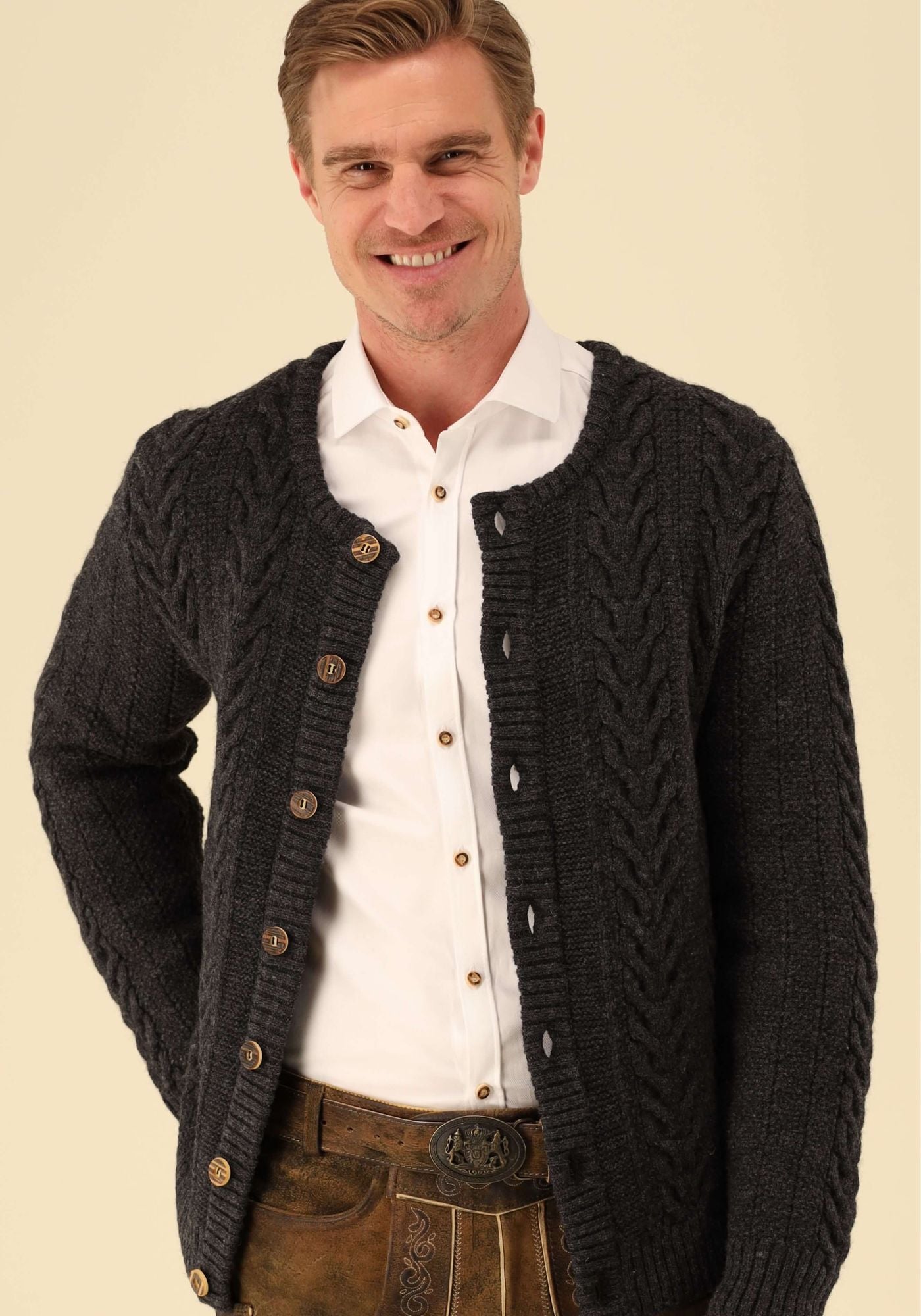 Gipfelstürmer Trachtenstrickjacke Regular Fit Peluvi