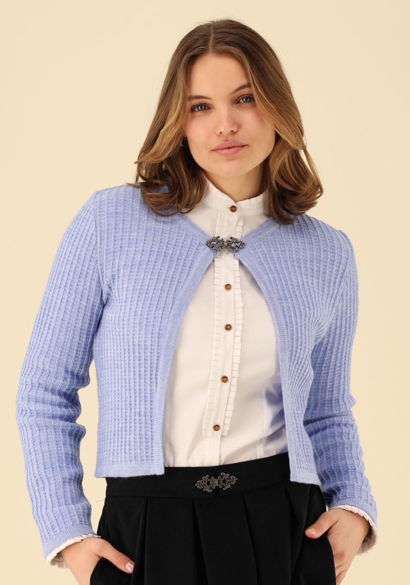 Gipfelstürmer Strickjacke Tailliert, kurz geschnitten Namiru