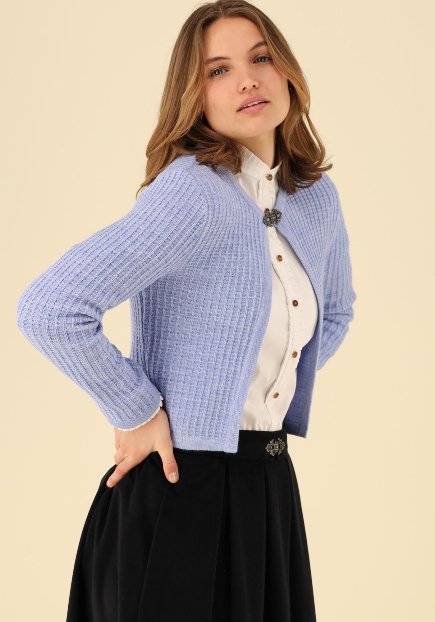 Gipfelstürmer Strickjacke Tailliert, kurz geschnitten Namiru